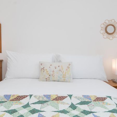 Pass The Keys Spacious Family Home With Parking Bath Esterno foto